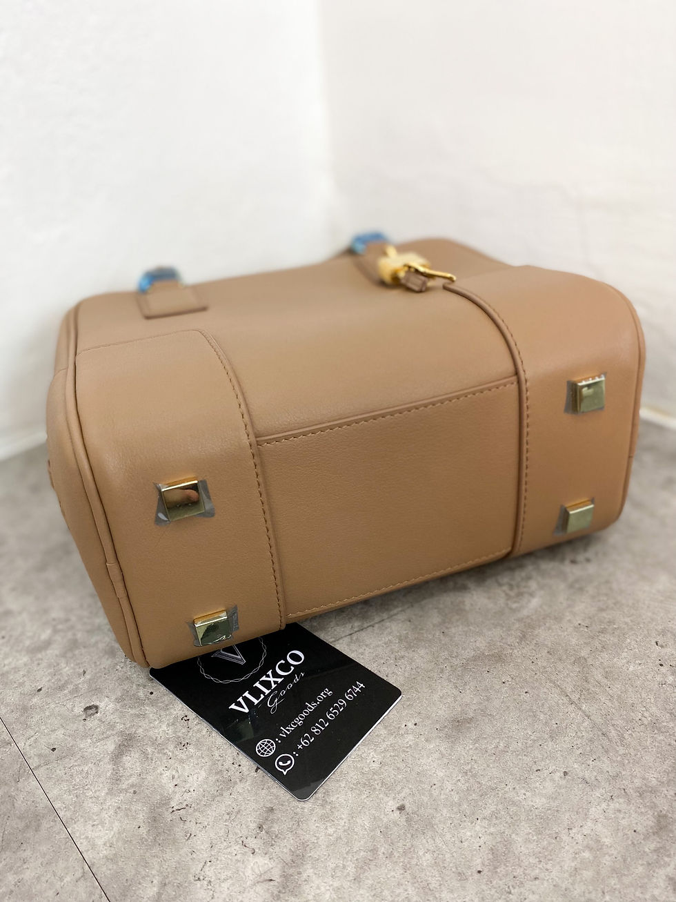 Thumbnail: LOEWE AMAZONA 19 BAG