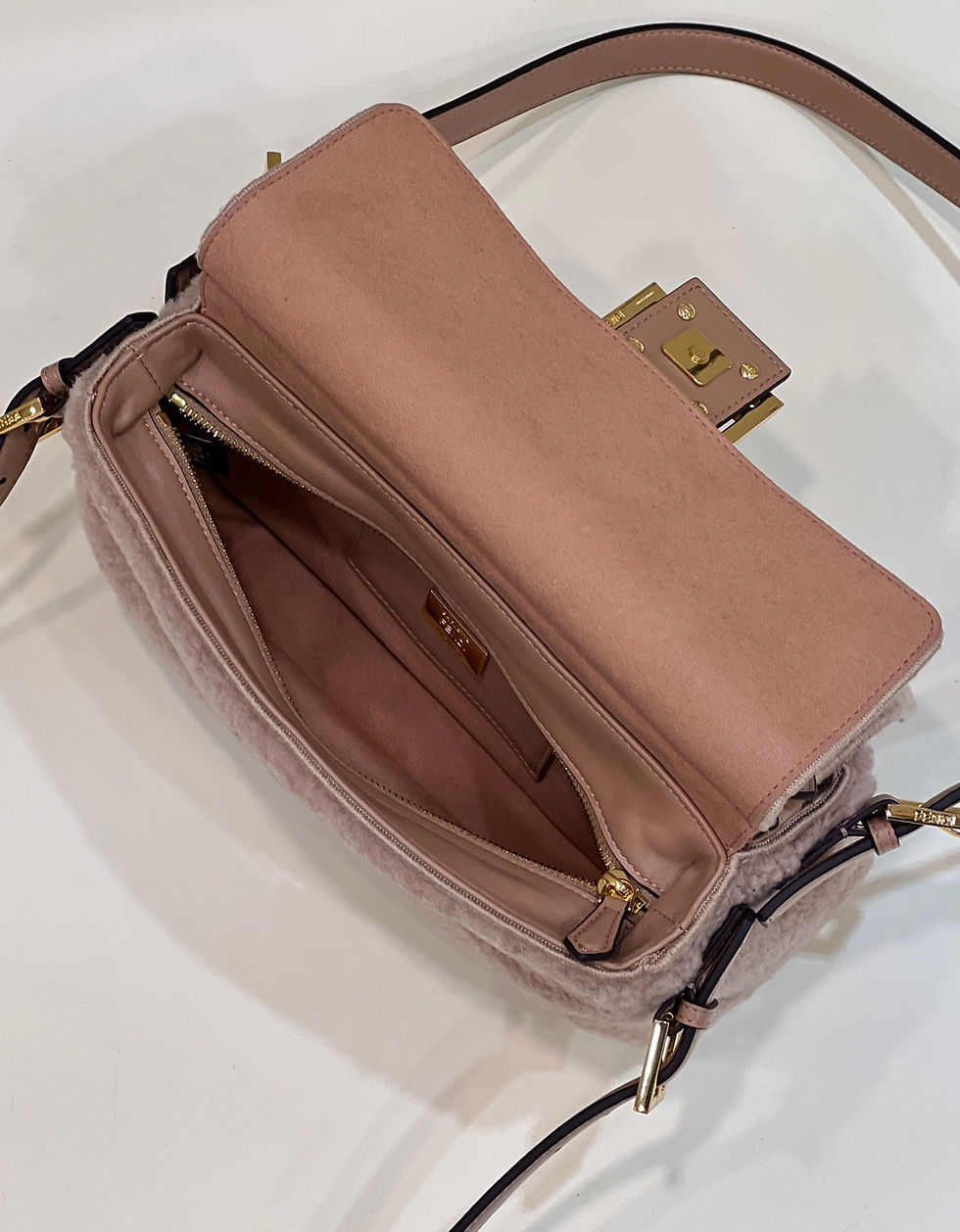Thumbnail: FENDI BAGUETTE MEDIUM BAG