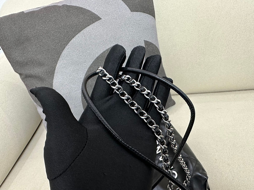 Thumbnail: CHANEL 22 HOBO MINI BAG JENNIE 