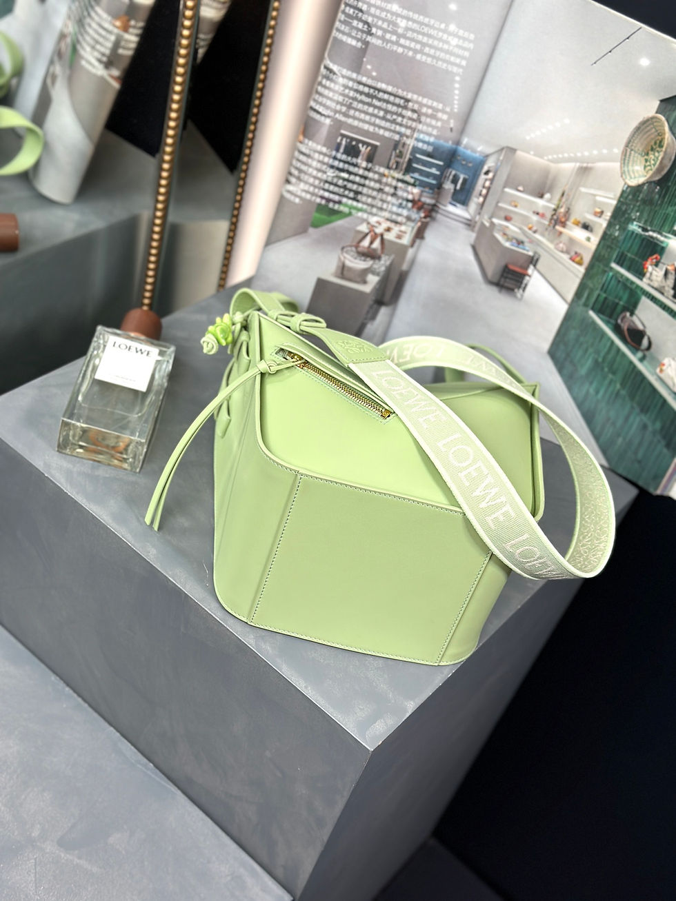 Thumbnail: LOEWE HAMMOCK BAG