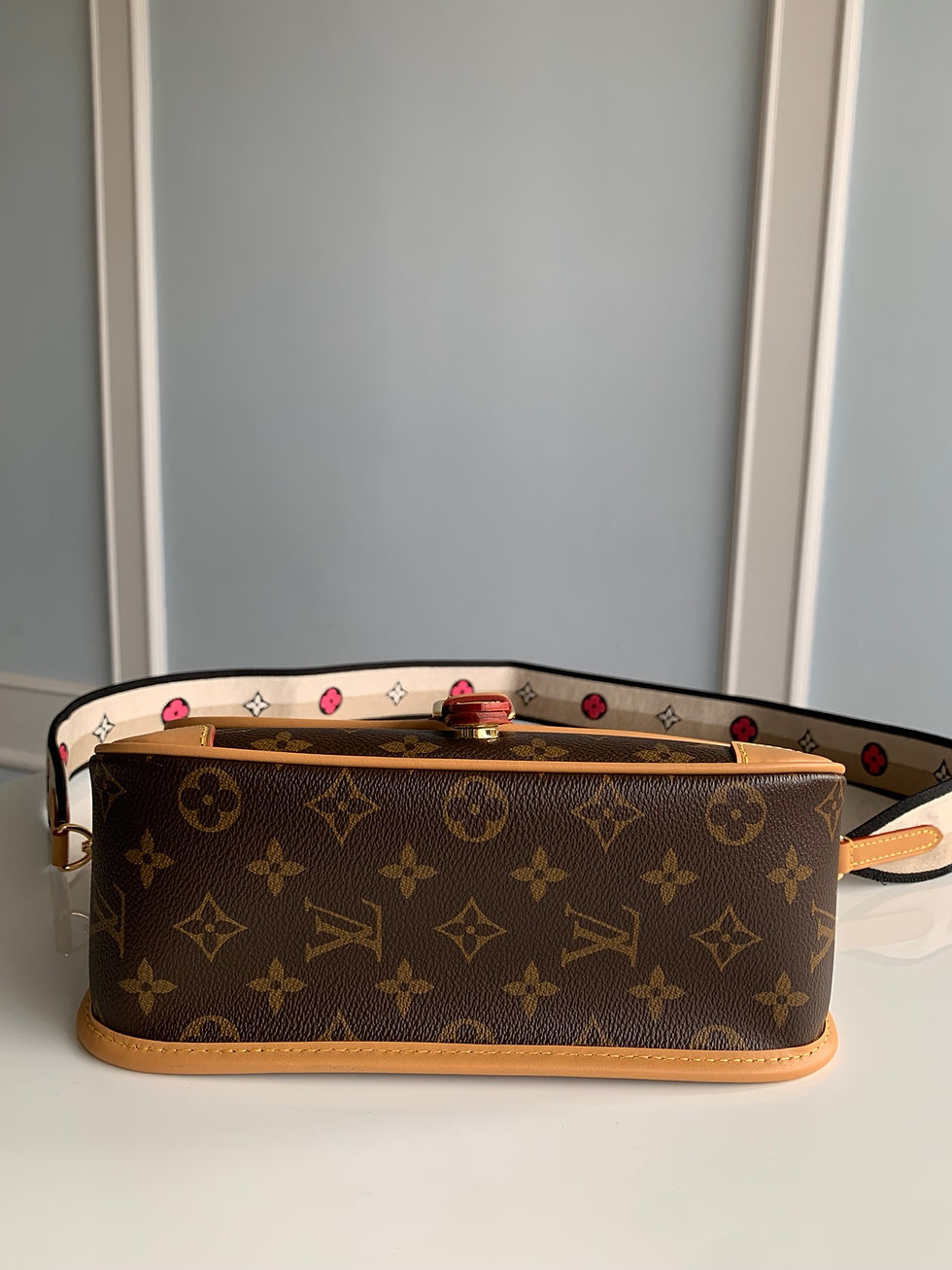 Thumbnail: LV DIANE MONOGRAM CANVAS BAG