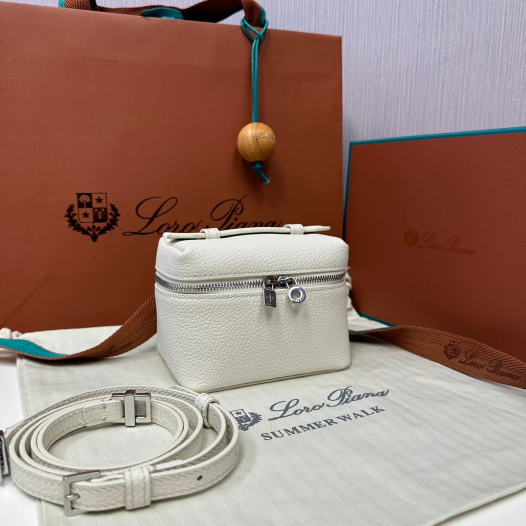 LORO PIANA EXTRA POCKET POUCH L11,5 BAG