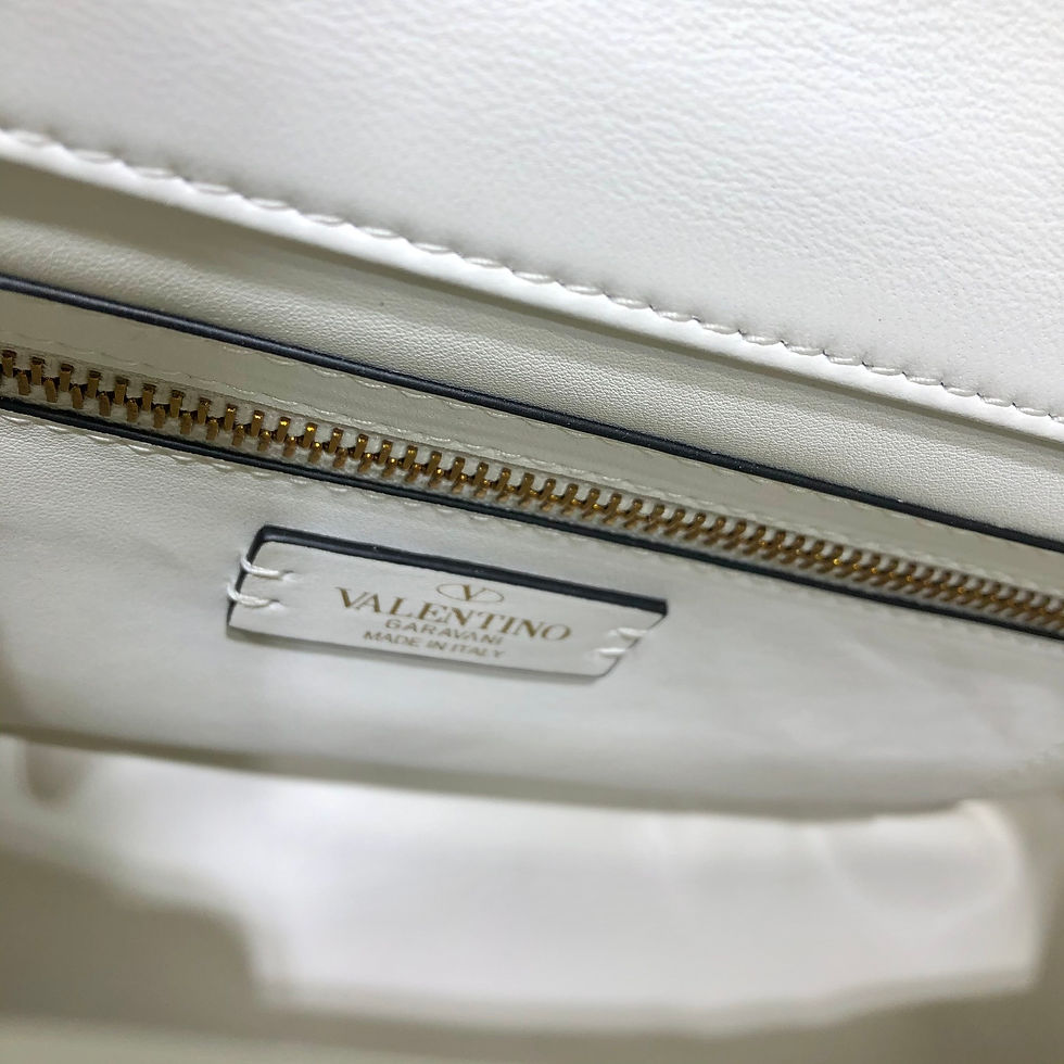 Thumbnail: VALENTINO LARGE ROMAN STUD THE SHOULDER BAG