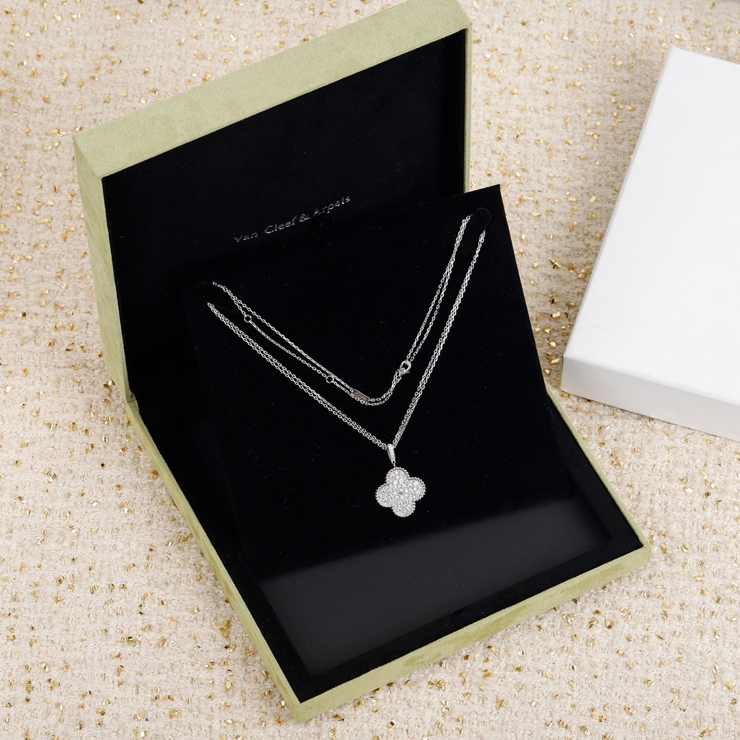 VAN CLEEF NECKLACE