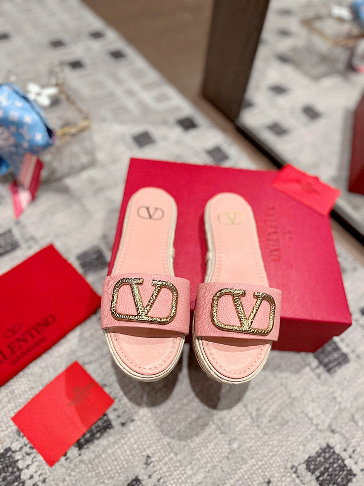 VALENTINO VLOGO SIGNATURE FLAT SLIDE SANDAL