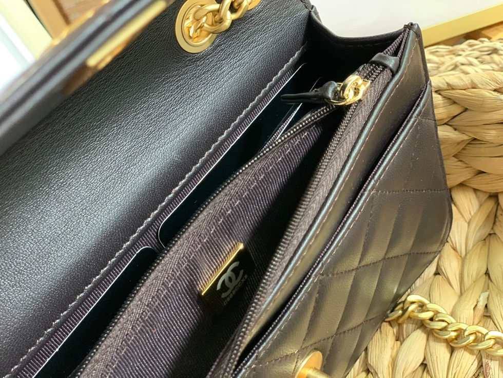 Thumbnail: CHANEL WOC