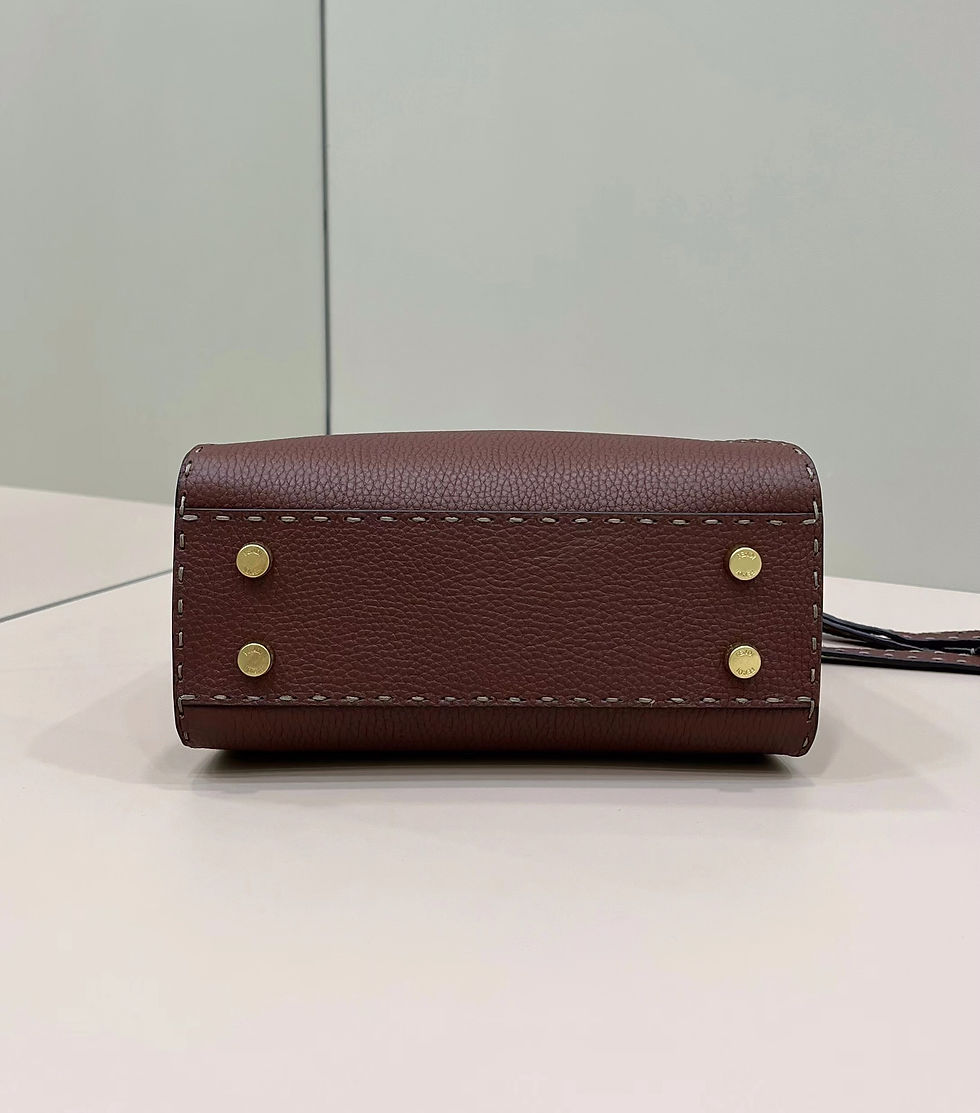 Thumbnail: FENDI PEEKABOO ISEEU SMALL BAG