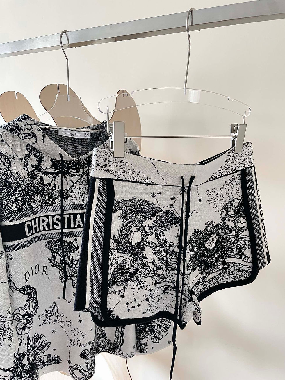 Thumbnail: LV ONE SET