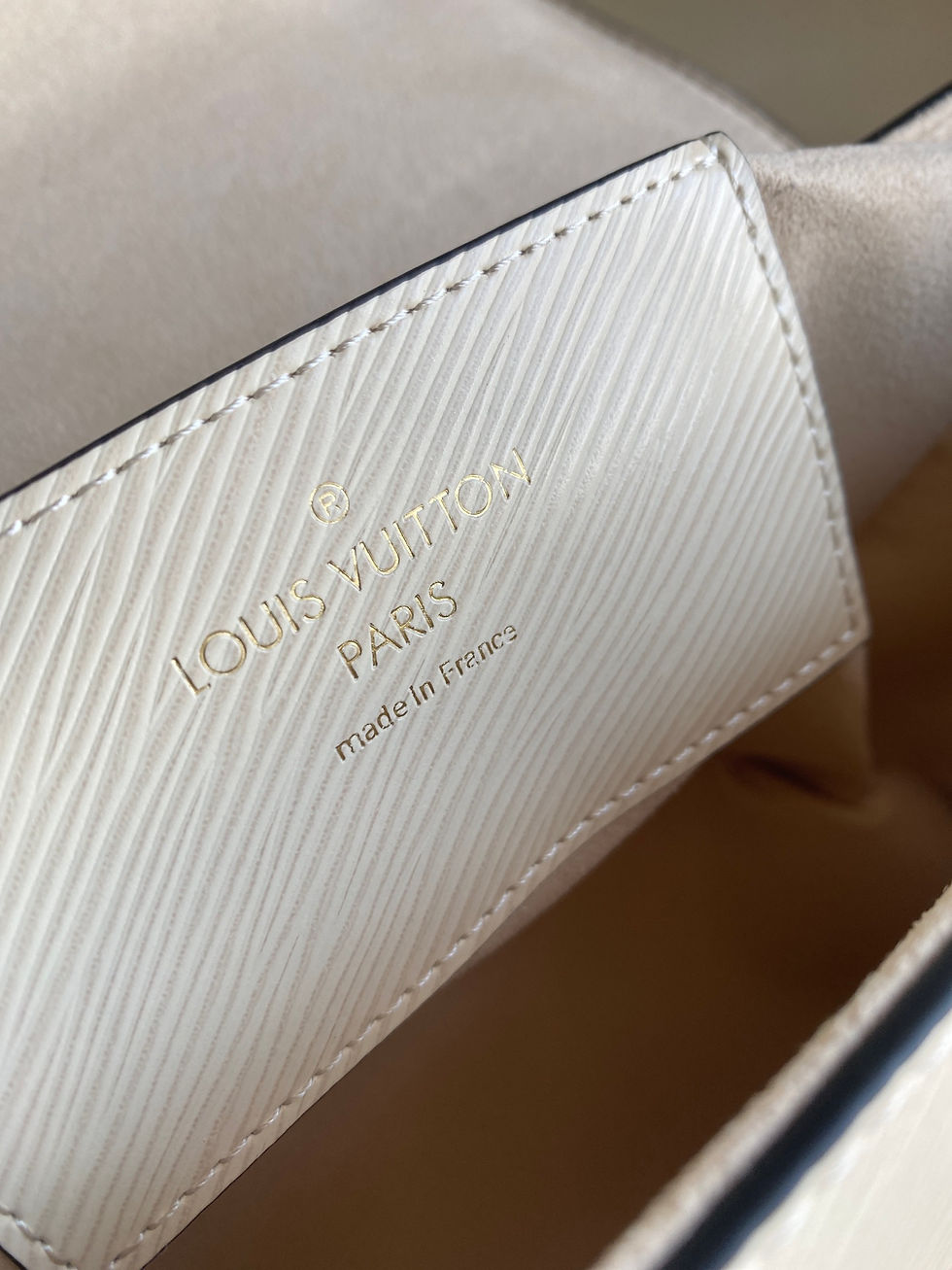 Thumbnail: LV TWIST MM EPI LEATHER BAG