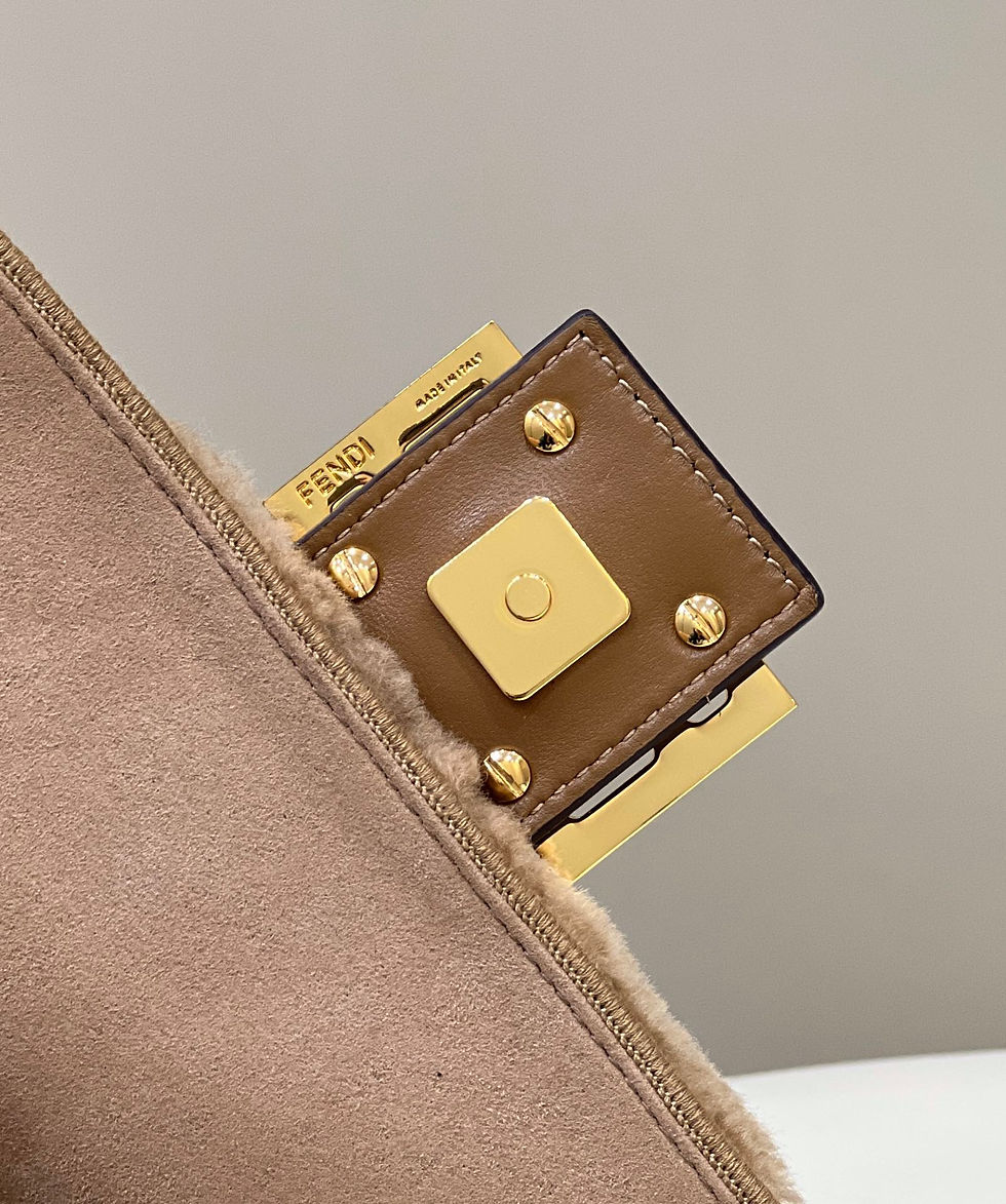 Thumbnail: FENDI BAGUETTE MEDIUM BAG