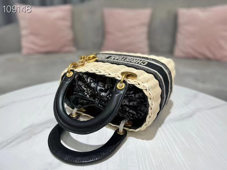 Thumbnail: LADY DIOR MEDIUM