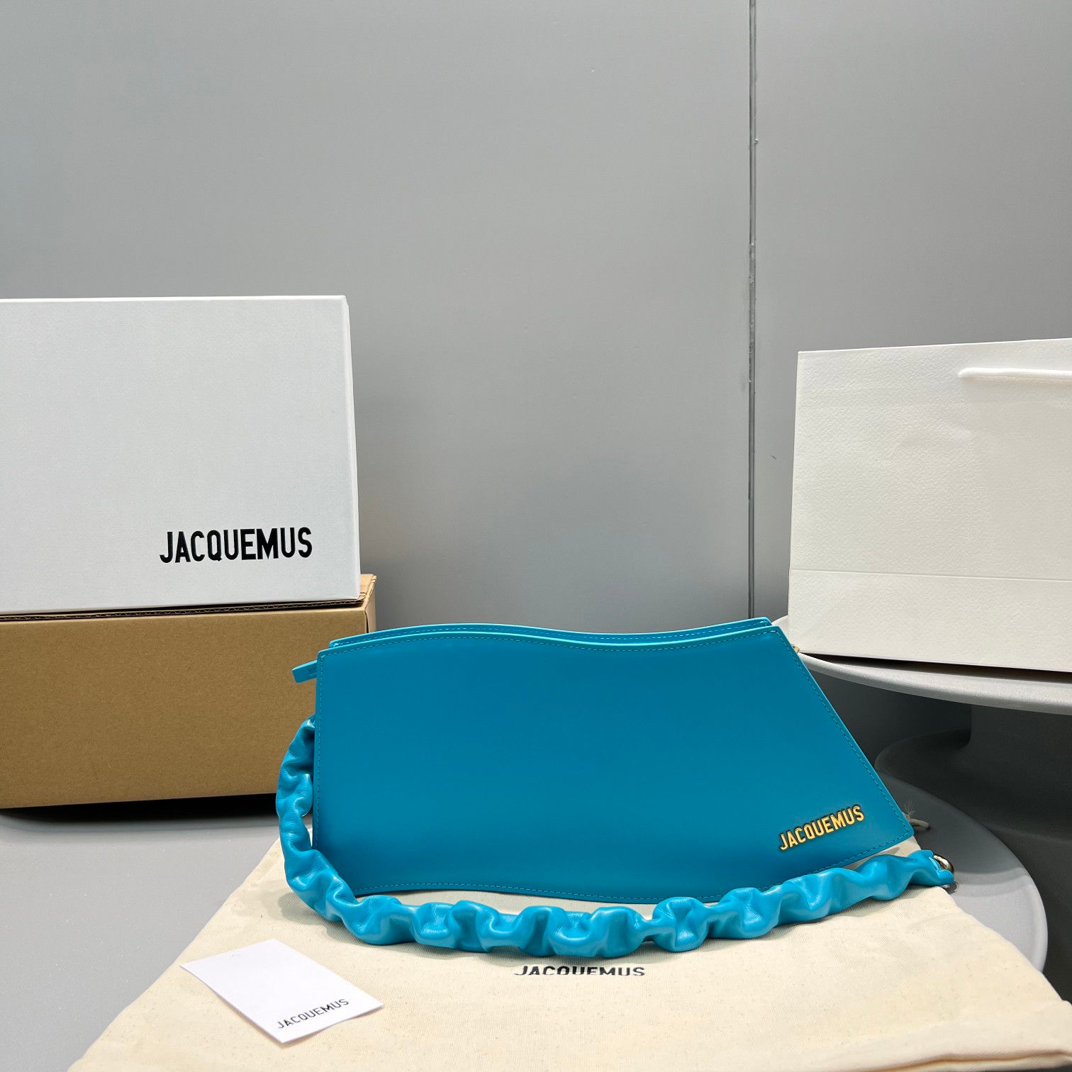 JACQUEMUS LA VAGUE SHOULDER BAG