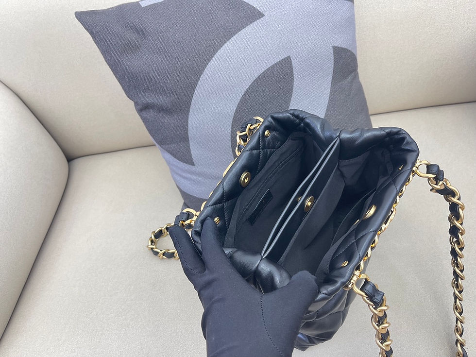 Thumbnail: CHANEL TOTE BAG 22B