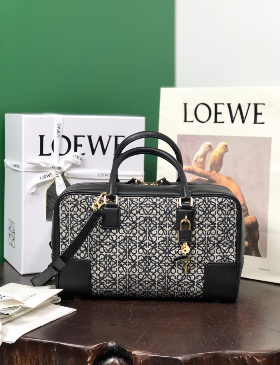 LOEWE AMAZONA 28 IN ANAGRAM