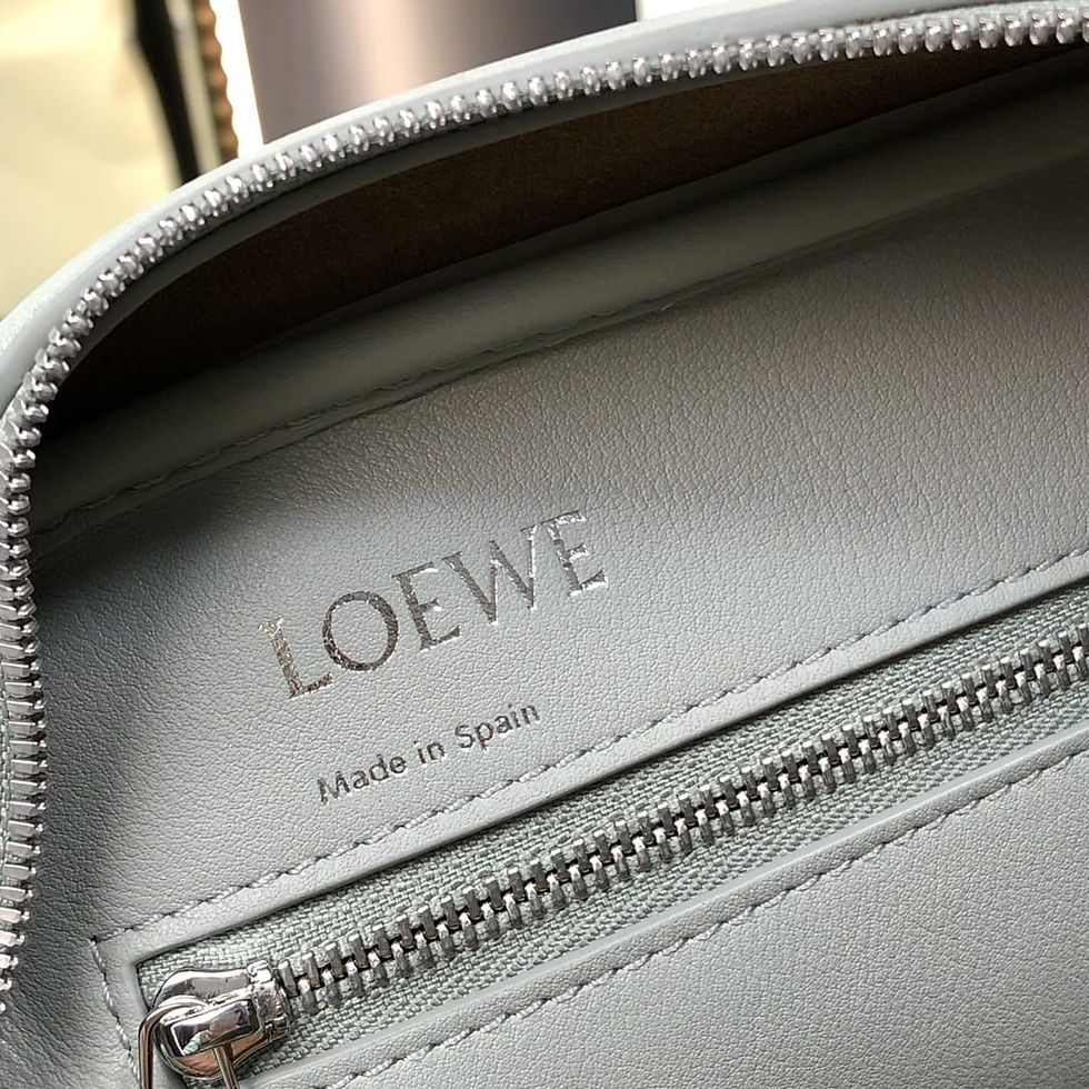 Thumbnail: LOEWE AMAZONA 19 BAG