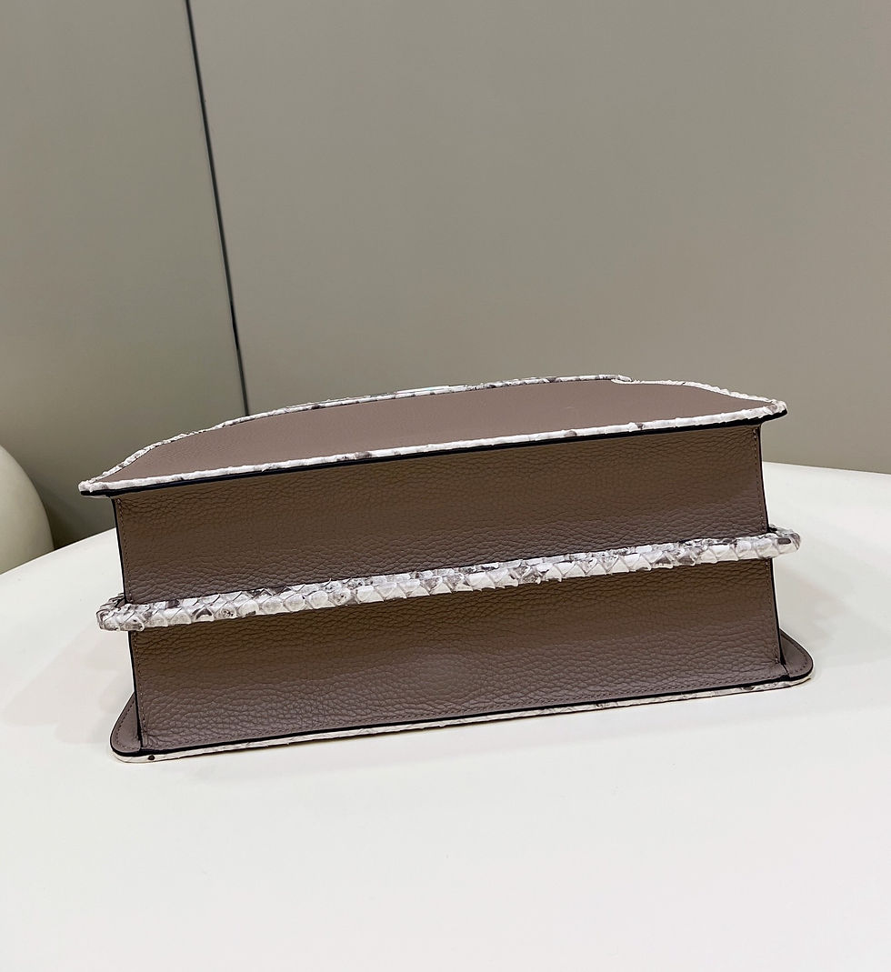 Thumbnail: FENDI PEEKABOO MEDIUM BAG