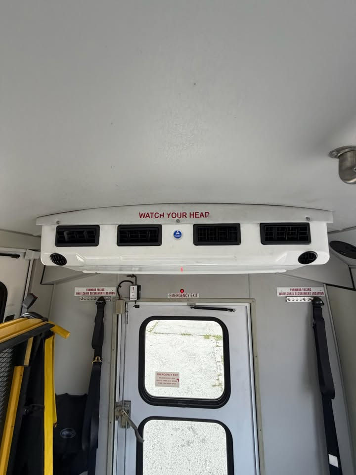 Thumbnail: 2017 Ford econoline e450 passenger bus