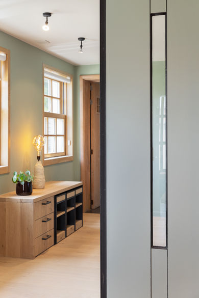 avani interior
totaalrenovatie
bureauruimte
natuurlijke materialen
hout
keramiek
staal
schuifdeur
bureaumeubel