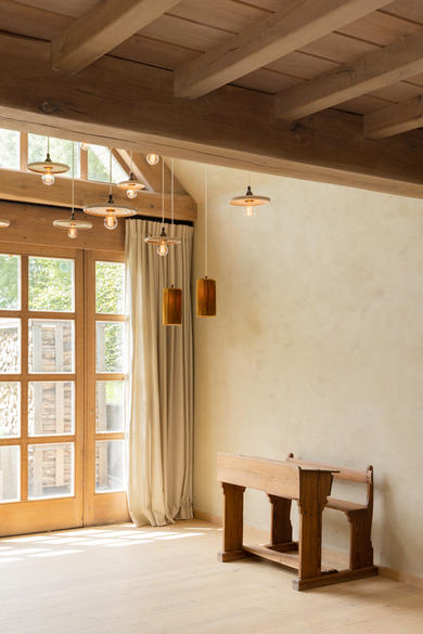 avani interior
totaalrenovatie
bureauruimte
natuurlijke materialen
hout
keramiek
staal
bureaumeubel