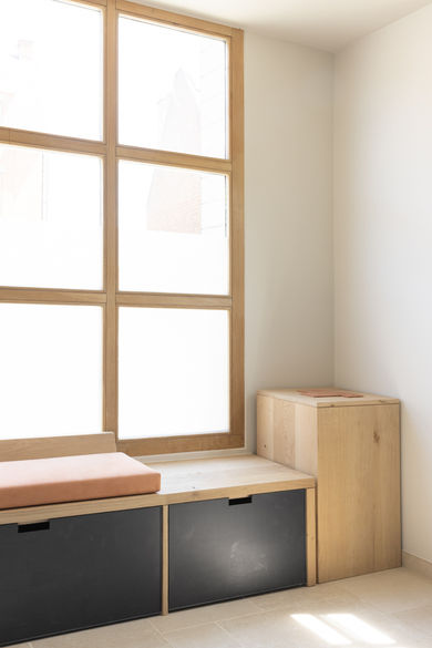 avani interior
totaalrenovatie
bureauruimte
natuurlijke materialen
hout
keramiek
staal
schuifdeur
bureaumeubel