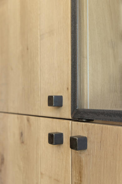 avani interior
keuken
leefkeuken
berging
kookplaat
geïntegreerde afzuiging open keuken zonder dampkap
hout
staal
Belgische blauwsteen