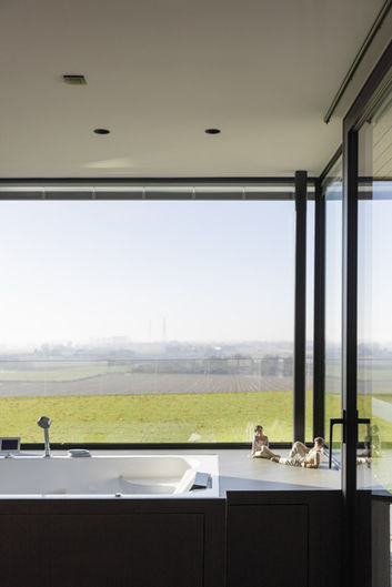 nieuwbouwwoning
natuurlijke materialen 
totale interieurinrichting 
staal
hout
natuursteen
glas 
plafond
houten vloer
badkamer
badkamermeubel
avani interior
pivoterende deur
pivot
ijzen kast
stalen kasten
draaideur
glaswerk
melkglas
ijzeren deur
schouwwand
haardvuur
open haard