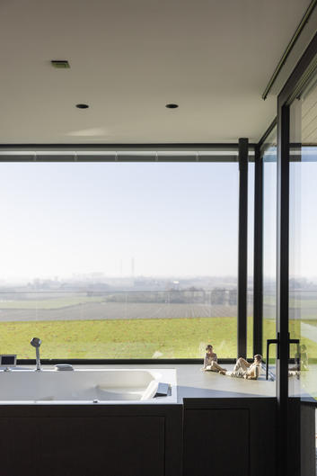 nieuwbouwwoning
natuurlijke materialen
totale interieurinrichting
staal
hout
natuursteen
glas
plafond
houten vloer
badkamer
badkamermeubel
avani interior
pivoterende deur
pivot
ijzen kast
stalen kasten
draaideur
glaswerk
melkglas
ijzeren deur
schouwwand
haardvuur
open haard