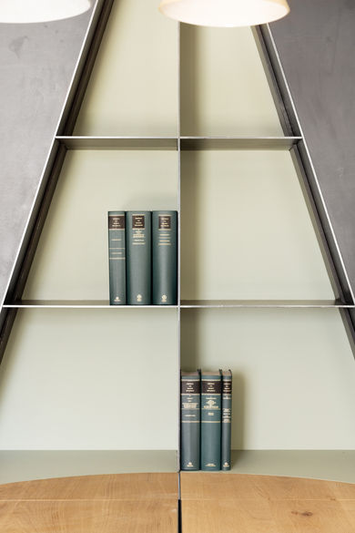 avani interior
totaalrenovatie
bureauruimte
natuurlijke materialen
hout
keramiek
staal
schuifdeur
bureaumeubel