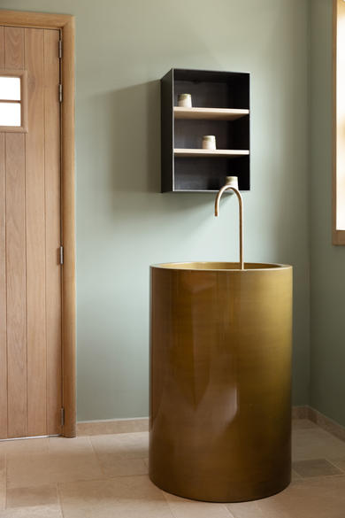 avani interior
totaalrenovatie
bureauruimte
natuurlijke materialen
hout
keramiek
staal
schuifdeur
bureaumeubel