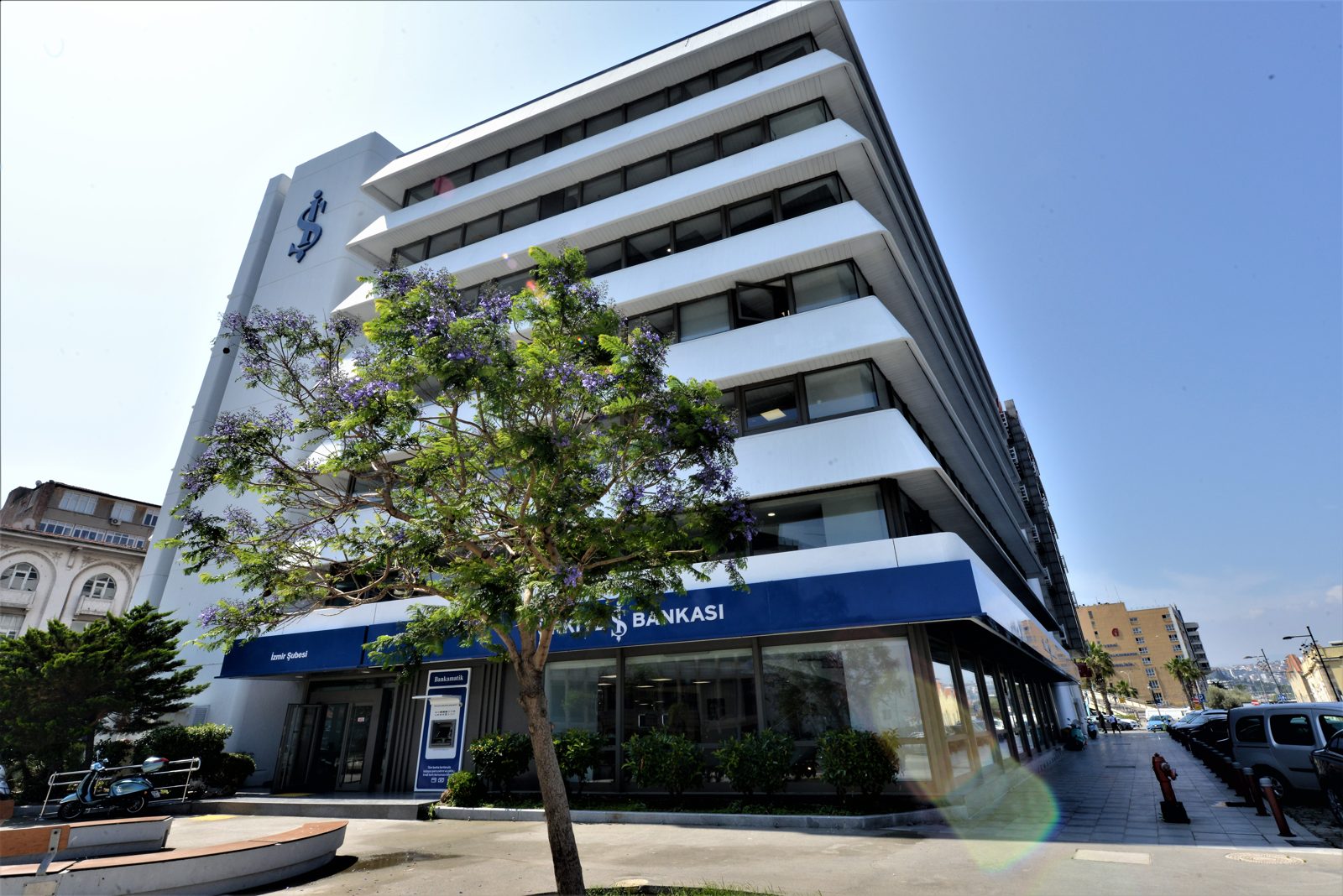 İş Bankası Ege Bölge Müdürlüğü binası