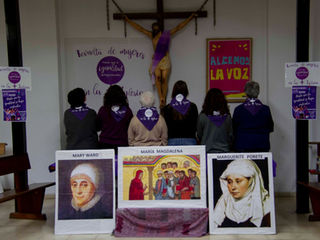 REVUELTA DE MUJERES EN LA IGLESIA