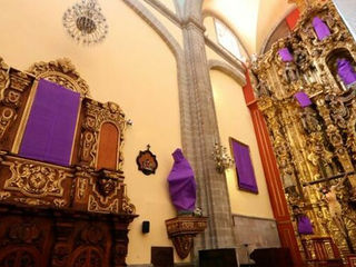 REVUELTA DE MUJERES EN LA IGLESIA