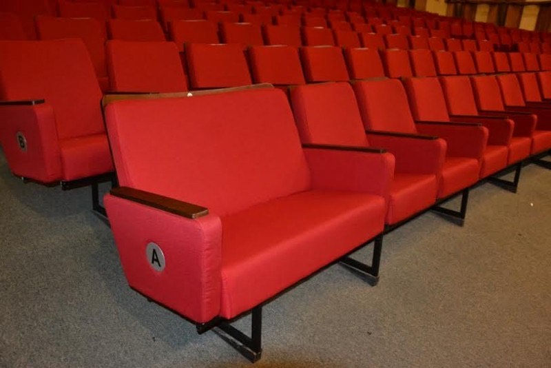 Imagem do site da Assembleia Legislativa de São Paulo (foi das melhores que achei pra ilustrar um assento para pessoas gordas)