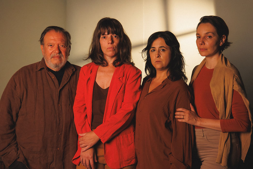 Na foto de Vitor Dias, o elenco da nova montagem do AP da 13 e da Cardume Cultural: Luis Melo, Ciliane Vendrusculo, Mayra Fernandes e Camila Ferrão, que estreia dia 13 de março no Zé Maria.