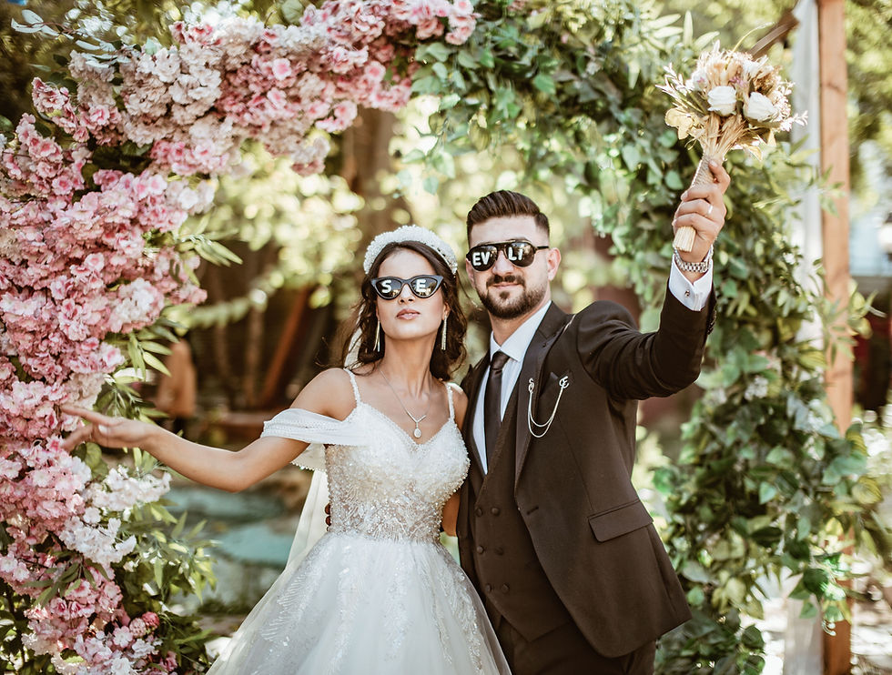 photobooth-mariage-rive-sud-cyro-evenements-outdoor-wedding-decor.jpg