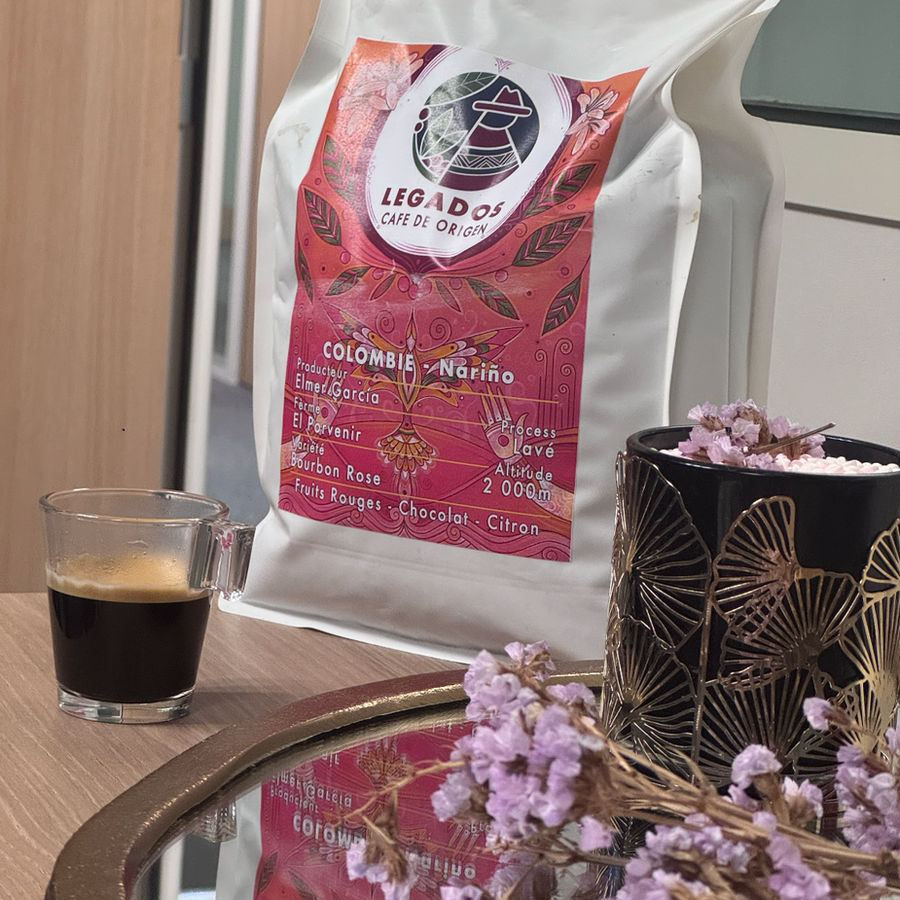 Tasse de café colombien Legados de Nariño servie au Comptoir Latino