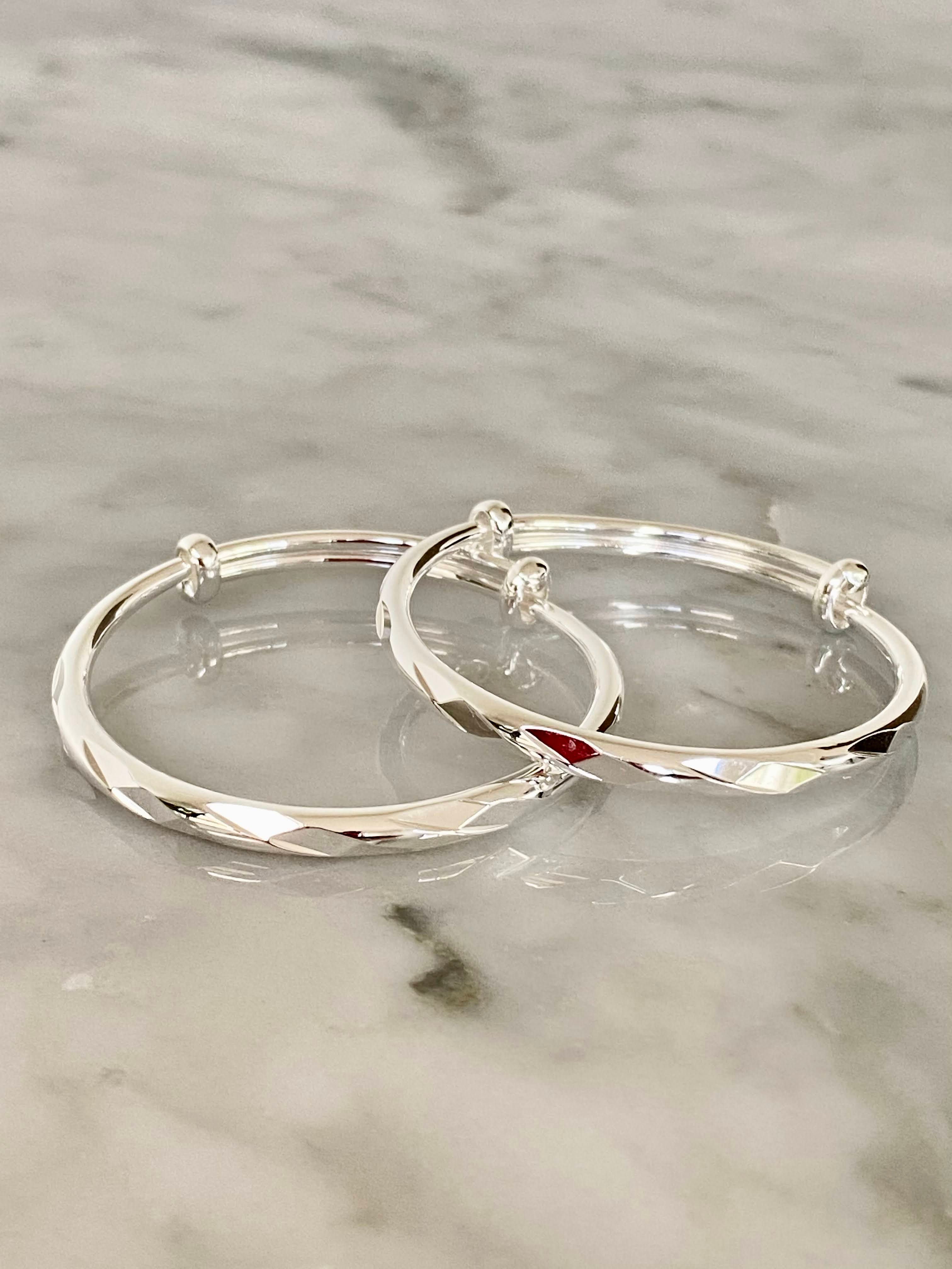 Diamond Shape Carved Bangles