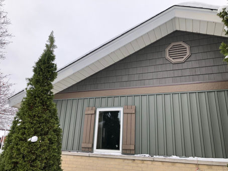 ❄️ Vinyl Siding Installation in Hoffman Estates: How Our Team Finished the Job Through Snow, Delays & Holiday Chaos