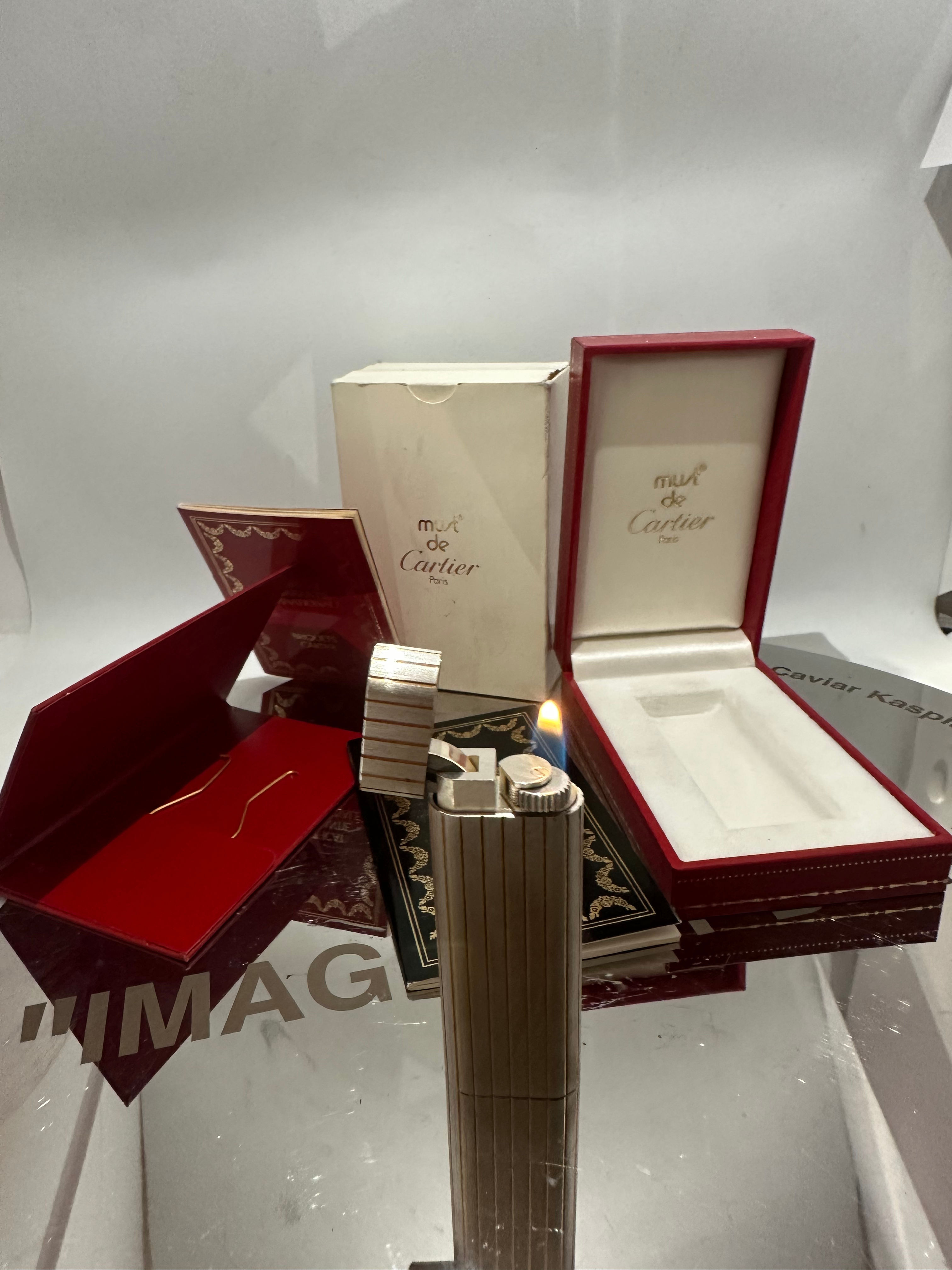 Briquet Must de Cartier – Plaqué Or – Complet d’origine