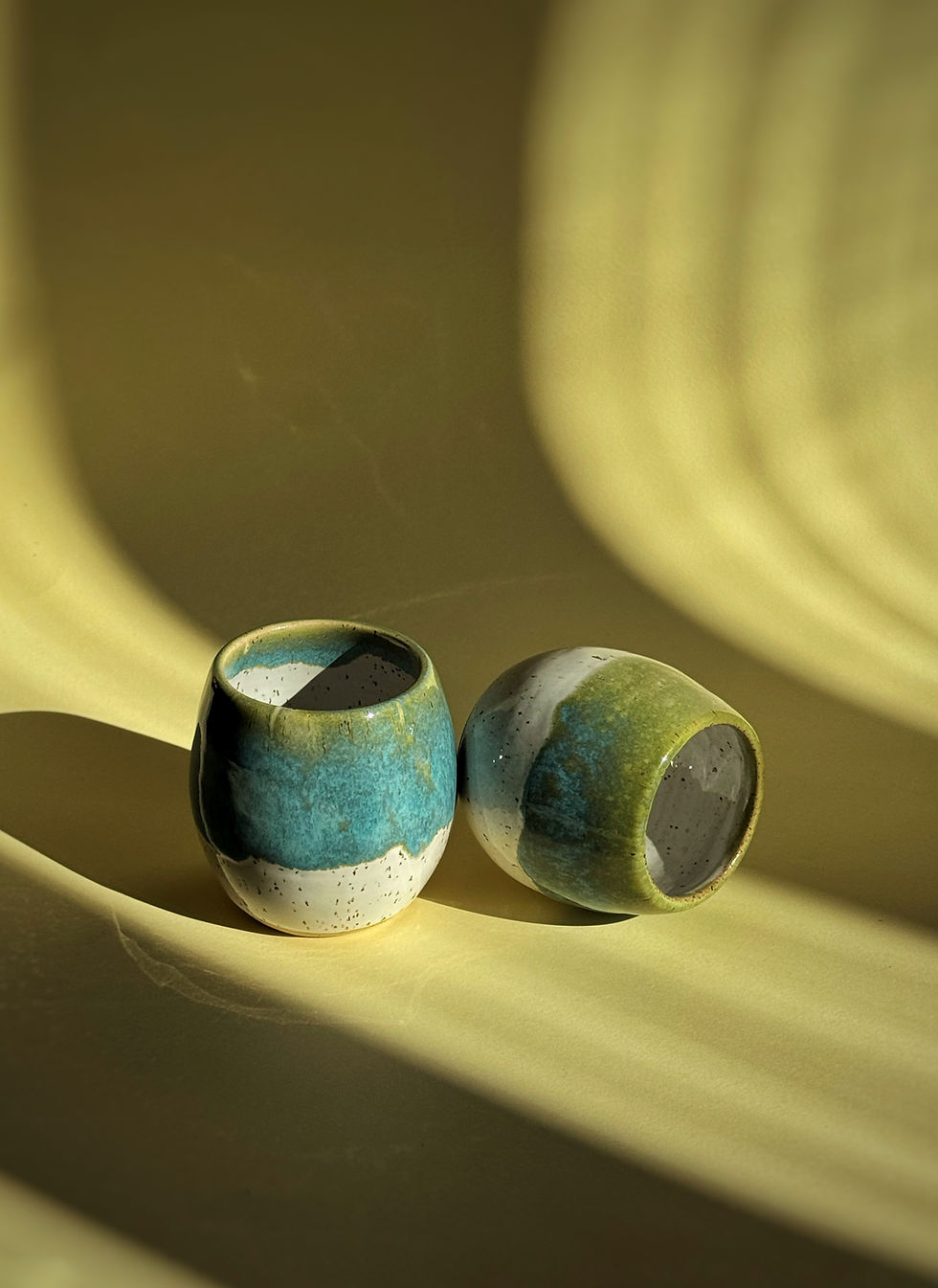 Thumbnail: Set of 2 Cups - White dripping blue lagoon