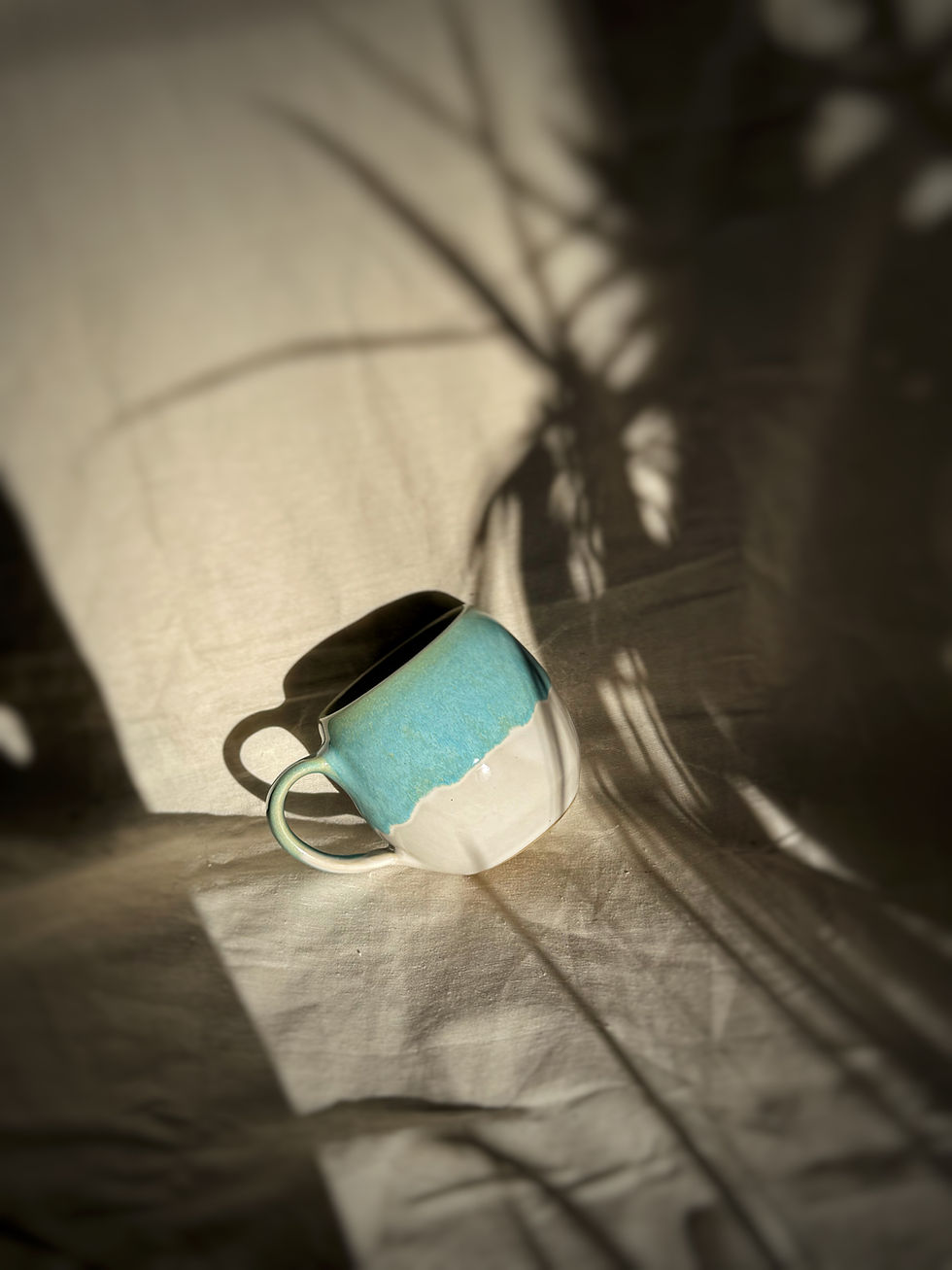 Thumbnail: Mug - White dripping Baby Blue