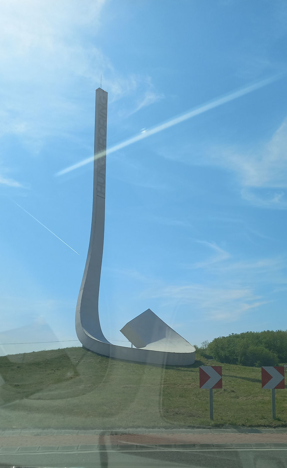 The iconic statue in the middle of the roundabout leading to Hungaroring