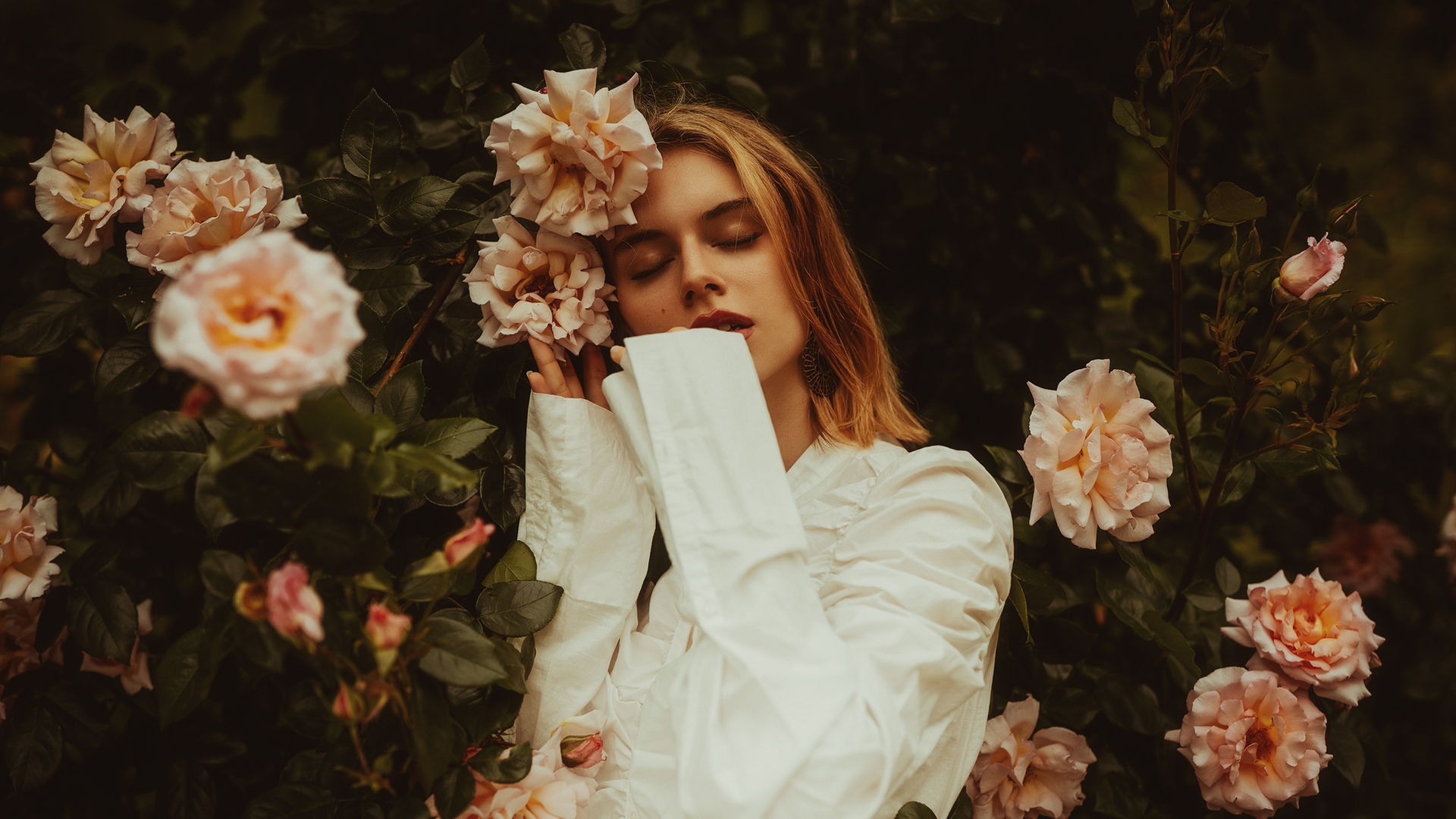 Portrait_Woman_Nature_flowers