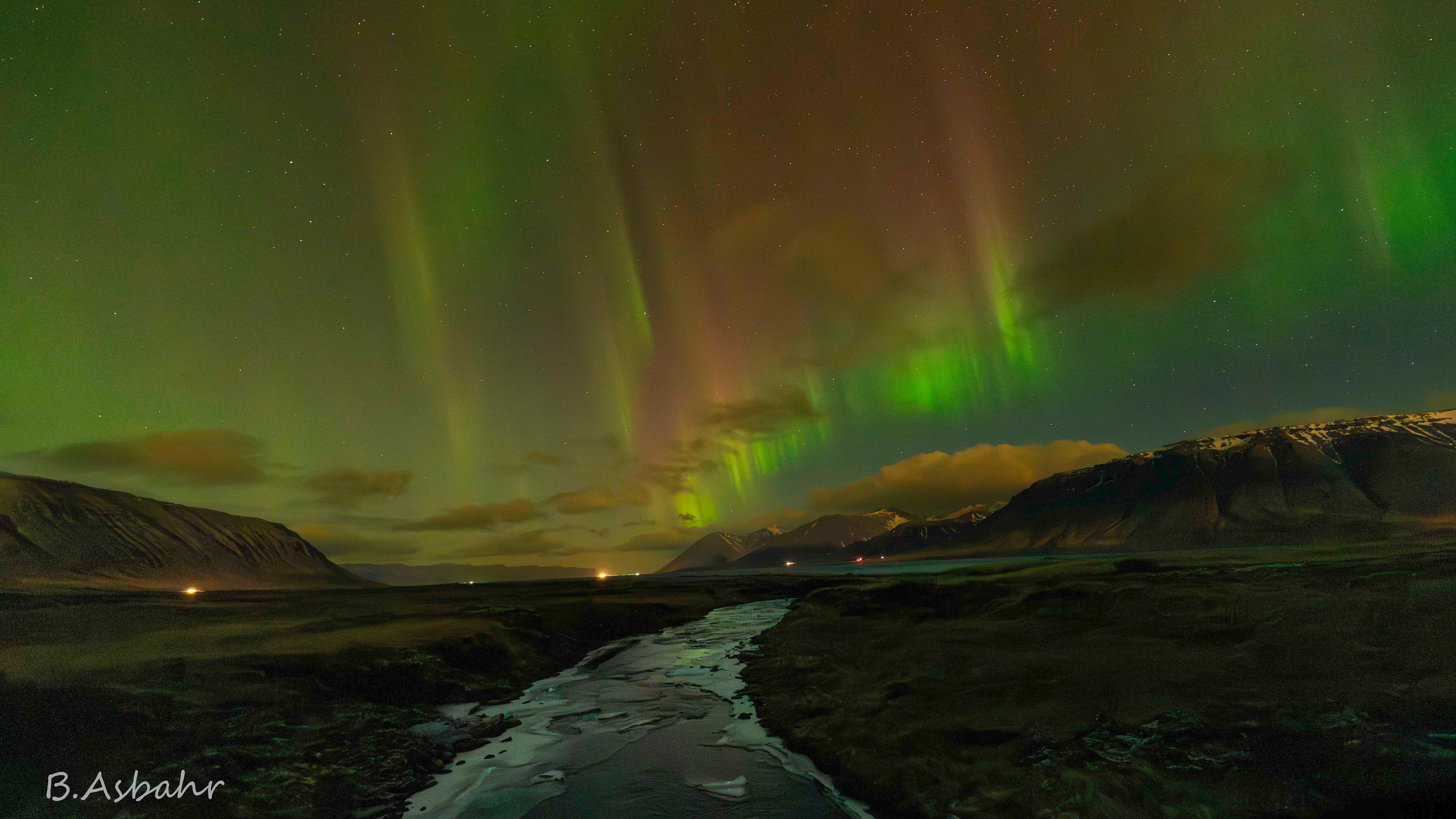 Polarlichter in Islands Winterlandschaft