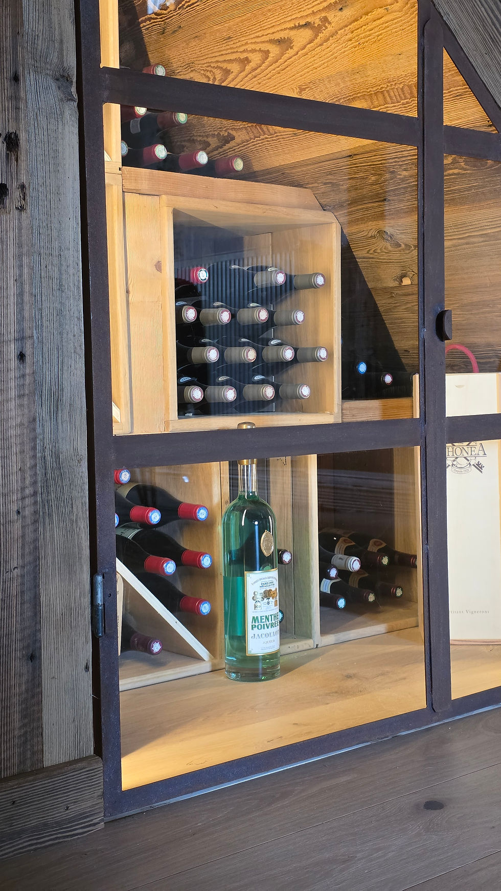 DESSOUS D'ESCALIER CAVE A VIN