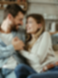 Pareja hablando feliz.jpg.webp