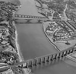 The club and green between the Border Bridge and Tweed Bridge in 1952.
Source: © Historic England. Aerofilms Collection EAW046008 flown 14 August 1952