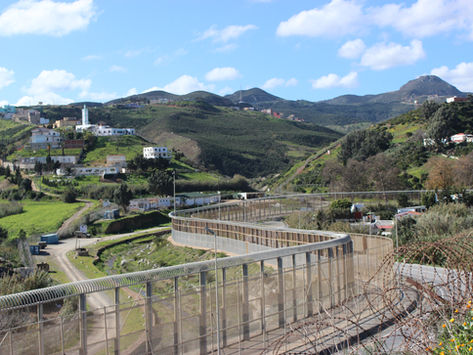 Más allá de la emergencia: una reflexión sobre la violencia estructural, el racismo y las políticas de frontera en Ceuta y Melilla.
