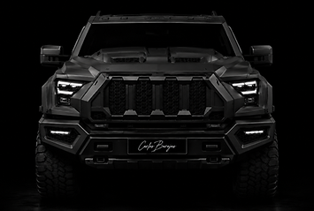 SUV negro mate visto de frente con placa Carlos Barajas