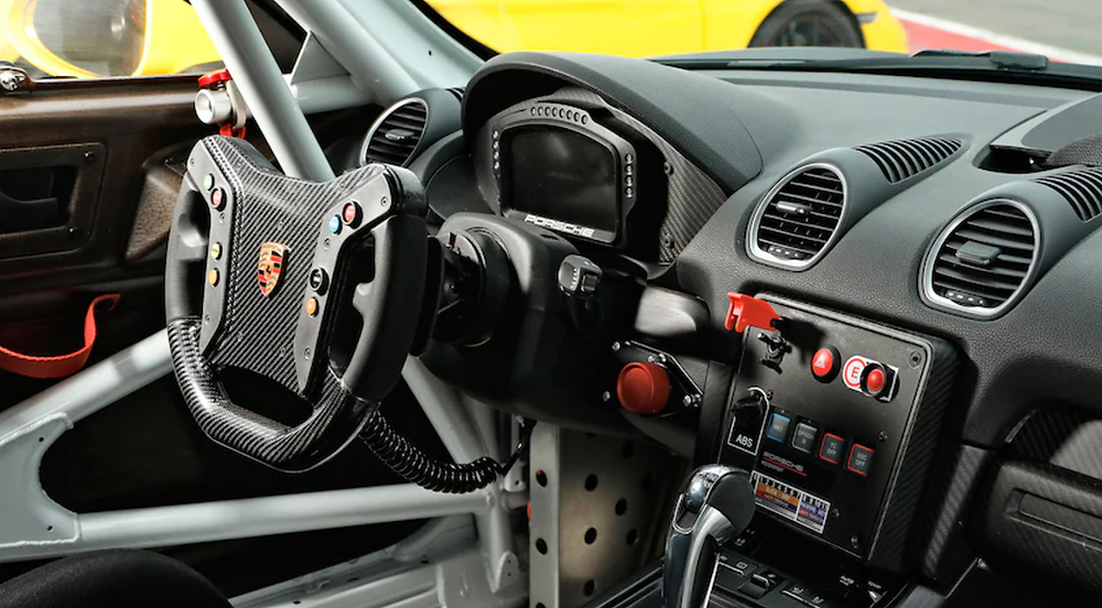 Cayman GT4 Clubsport Cockpit